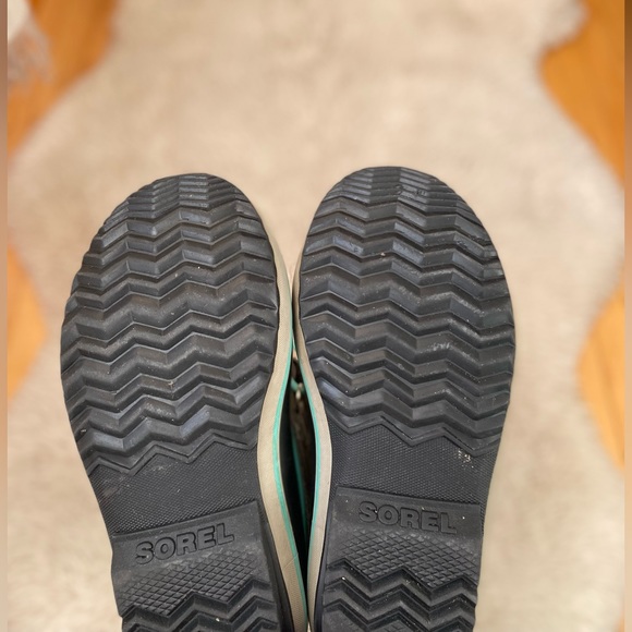 Sorel grey and turquoise boots. Youth size 4 - Picture 5 of 6